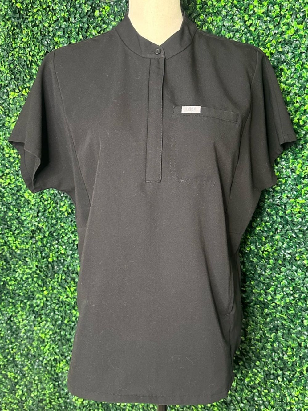FIGS Technical Collection Scrub Top Black Half Zip Mandarin Collar Size M